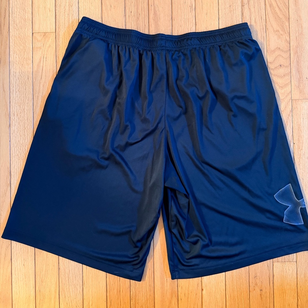 EUC Under Armour Men's Black Shorts Size XL Pockets Elastic Waist